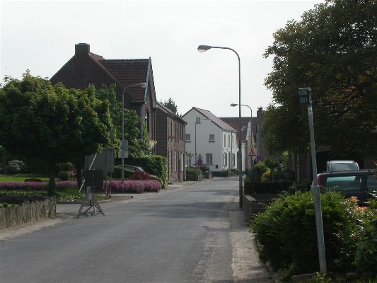 De splitsing Daalstraat, Gellik en Veestraat.