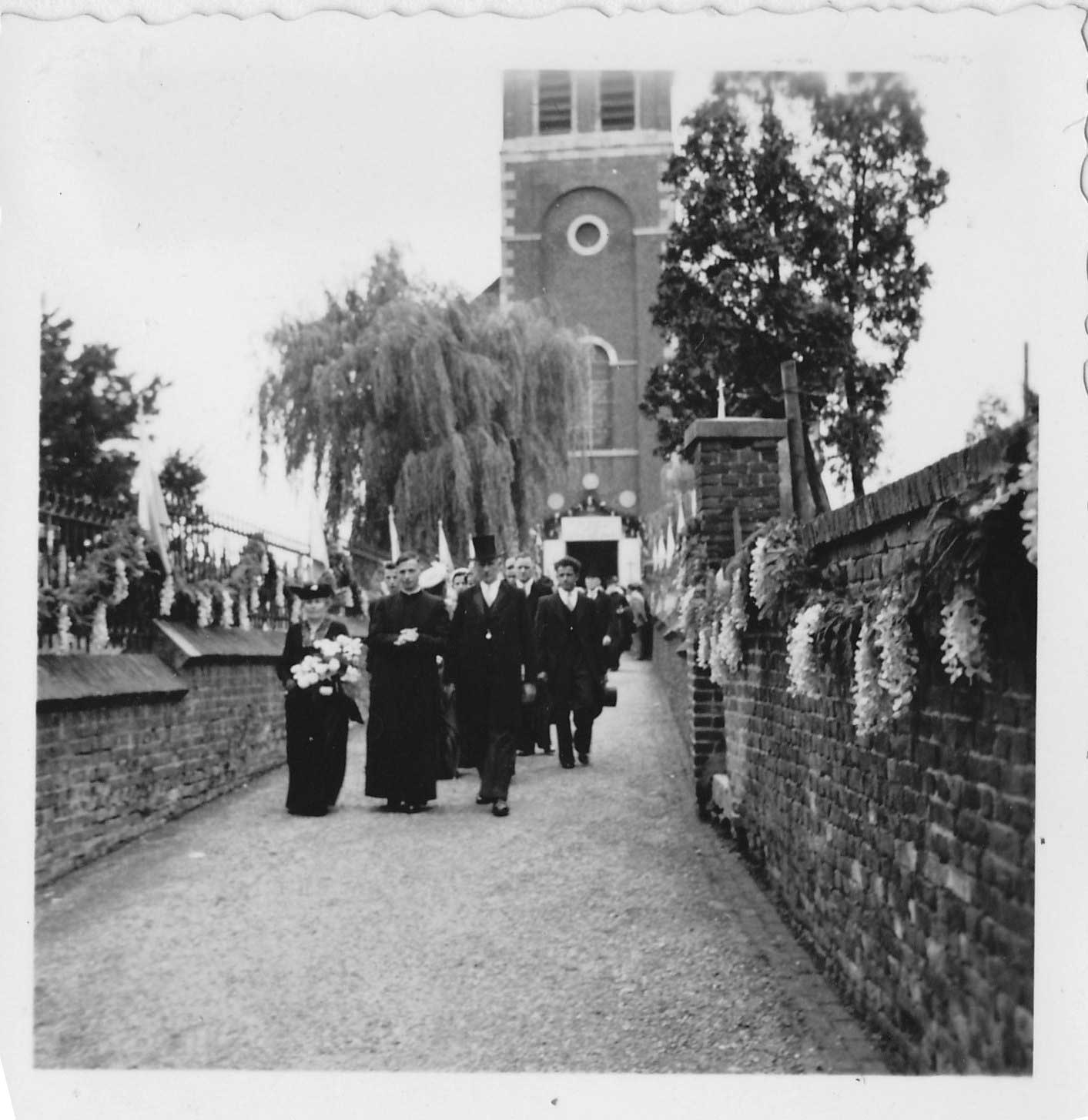 1954 Priesterwijding HuubClaessen Kerk 02